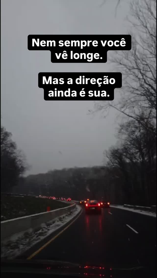 A vida às vezes vira estrada com neve pesada: visão curta, decisões longas. O importante é continuar consciente do movimento